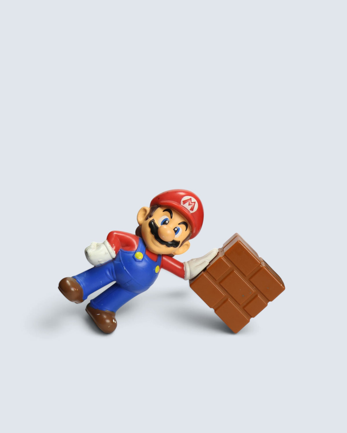 Mario - Mario Pushing Brick Block Toy Figure