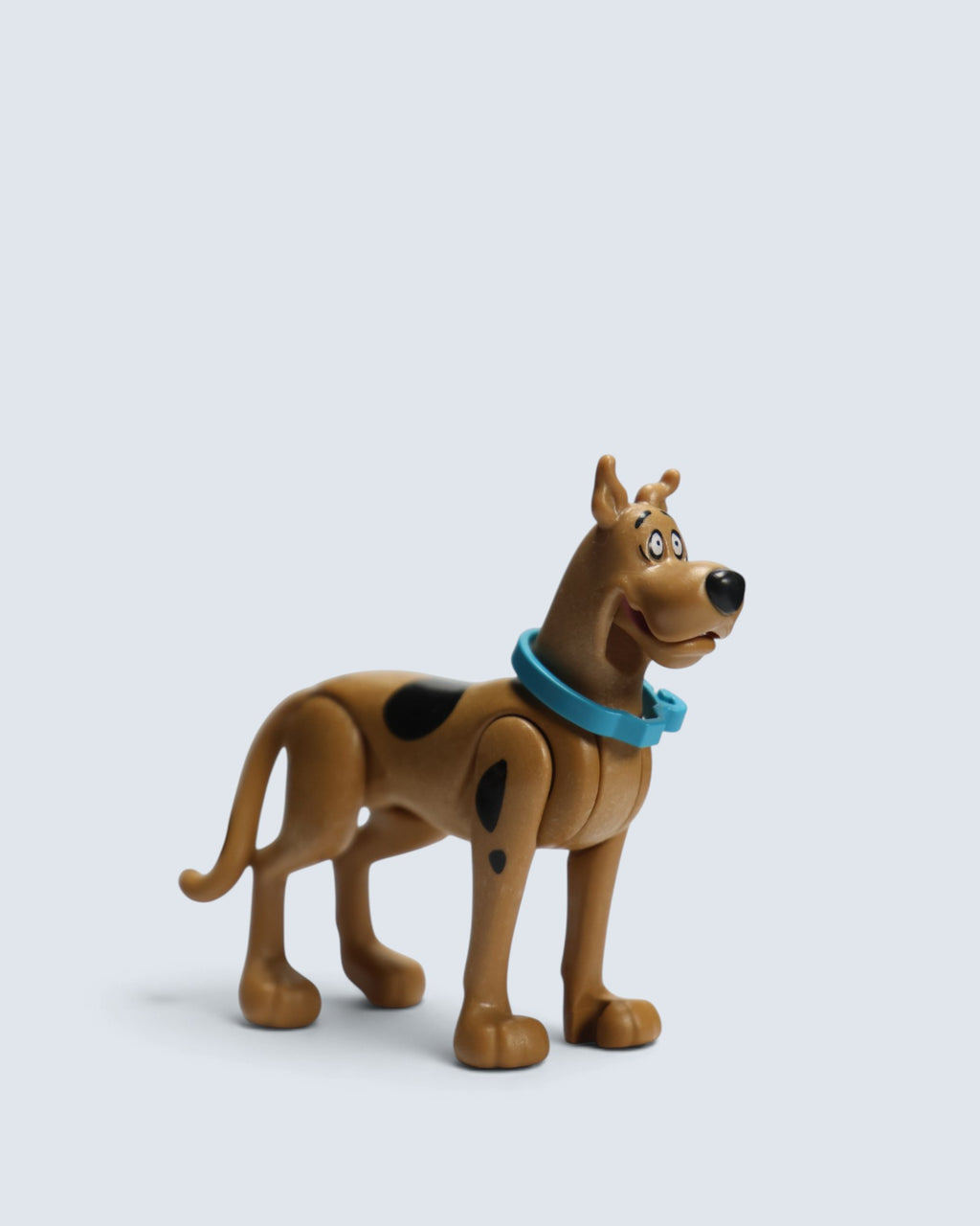 Scooby-Doo Scooby, Velma & Daphne Collectible Figurine Set (3-Piece Toy Bundle)