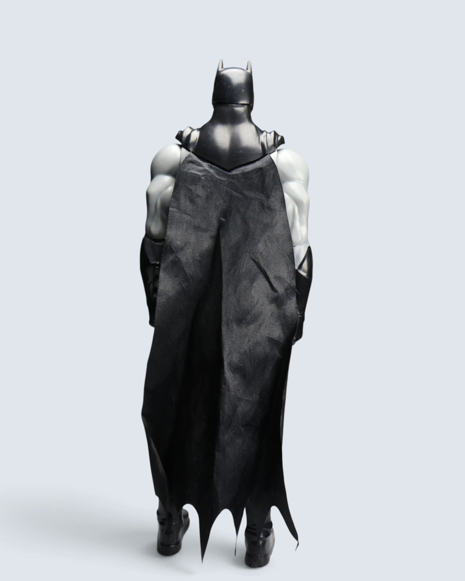 DC Comics Batman 11.5-Inch Action Figure with Fabric Cape and Yellow Utility Belt