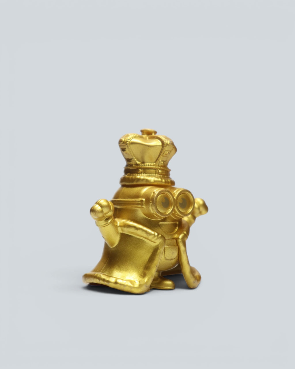 Despicable Me Minions King Bob Golden Mini Figure - Special Edition Metallic Gold Collectible Toy
