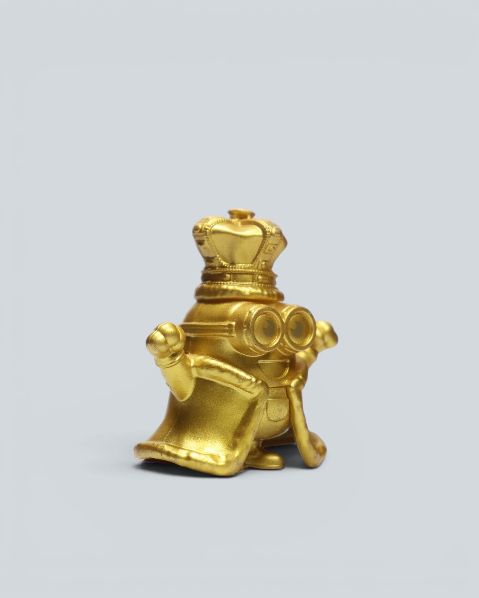 Despicable Me Minions King Bob Golden Mini Figure - Special Edition Metallic Gold Collectible Toy