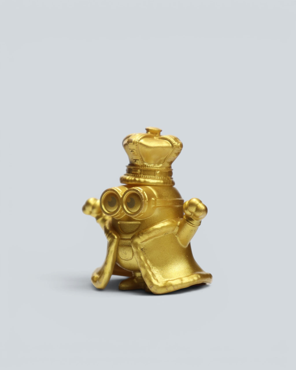 Despicable Me Minions King Bob Golden Mini Figure - Special Edition Metallic Gold Collectible Toy