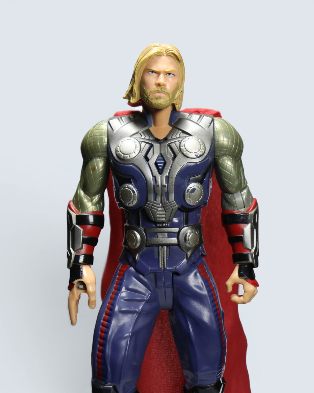 Marvel Avengers Thor 10-Inch Action Figure (Classic Armor & Fabric Cape)