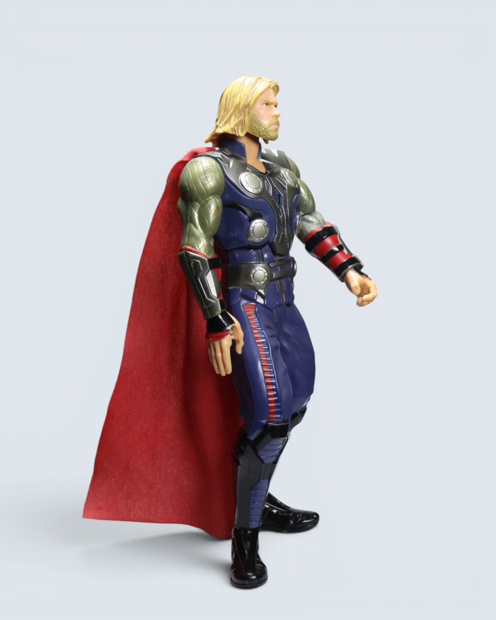 Marvel Avengers Thor 10-Inch Action Figure (Classic Armor & Fabric Cape)