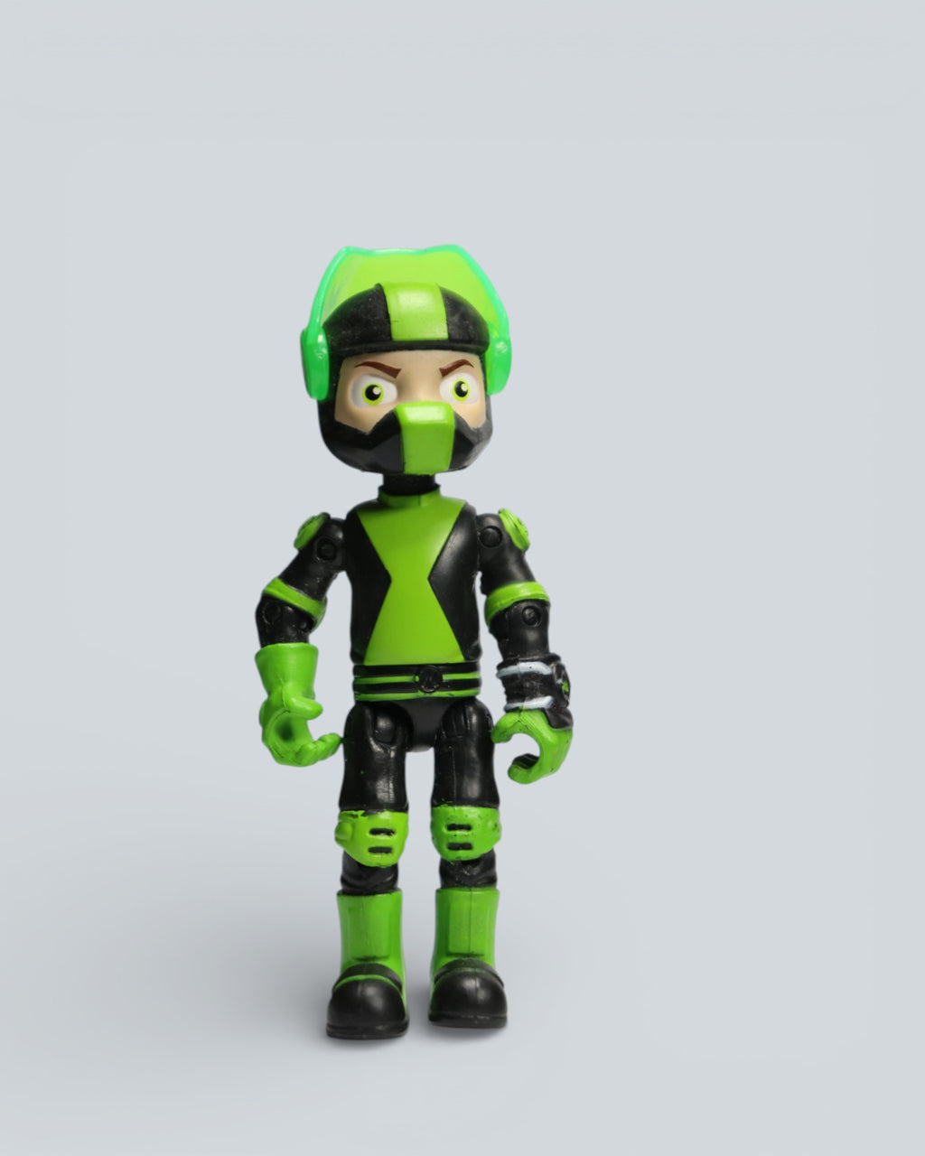 Ben 10: (Omni-Enhanced Stealth Suit) Action Figure