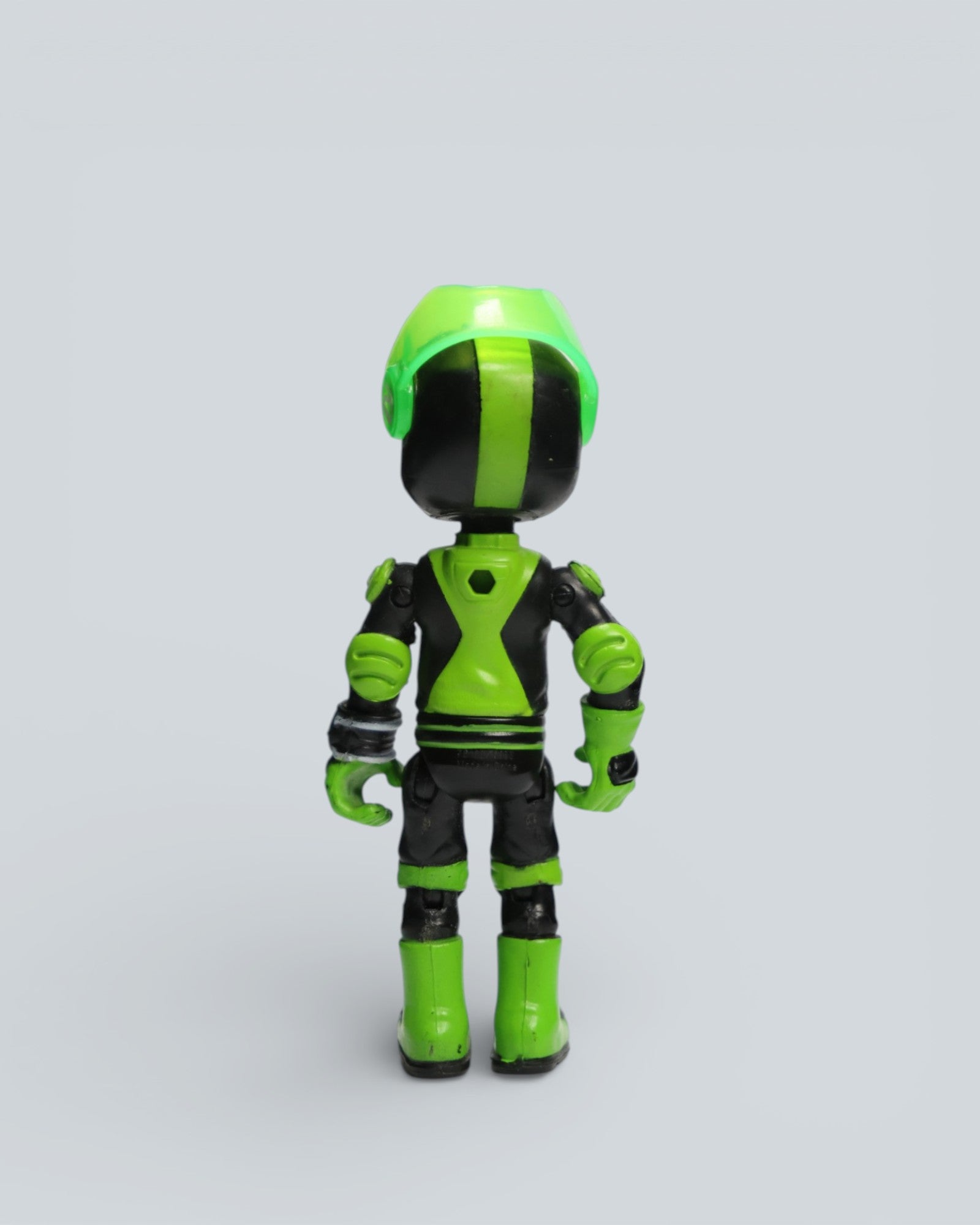 Ben 10: (Omni-Enhanced Stealth Suit) Action Figure