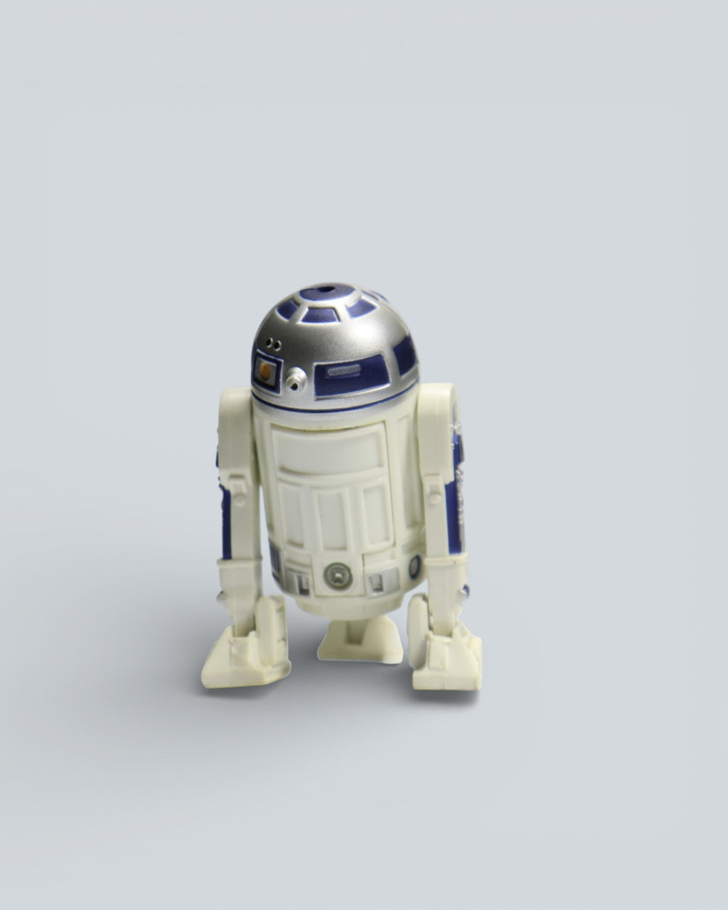 Star Wars: Millennium Falcon & R2-D2 Figure Set