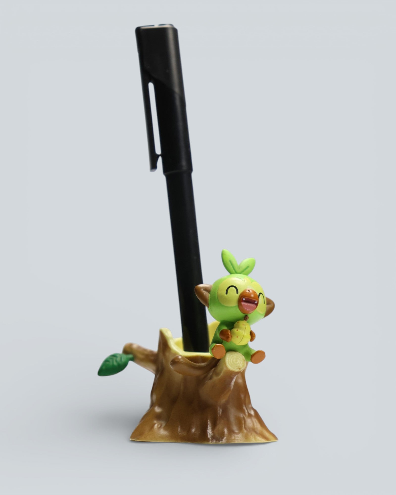 Pokémon: Grookey Tree Stump Pen Holder – Cute Pokémon Desk Organizer Figurine