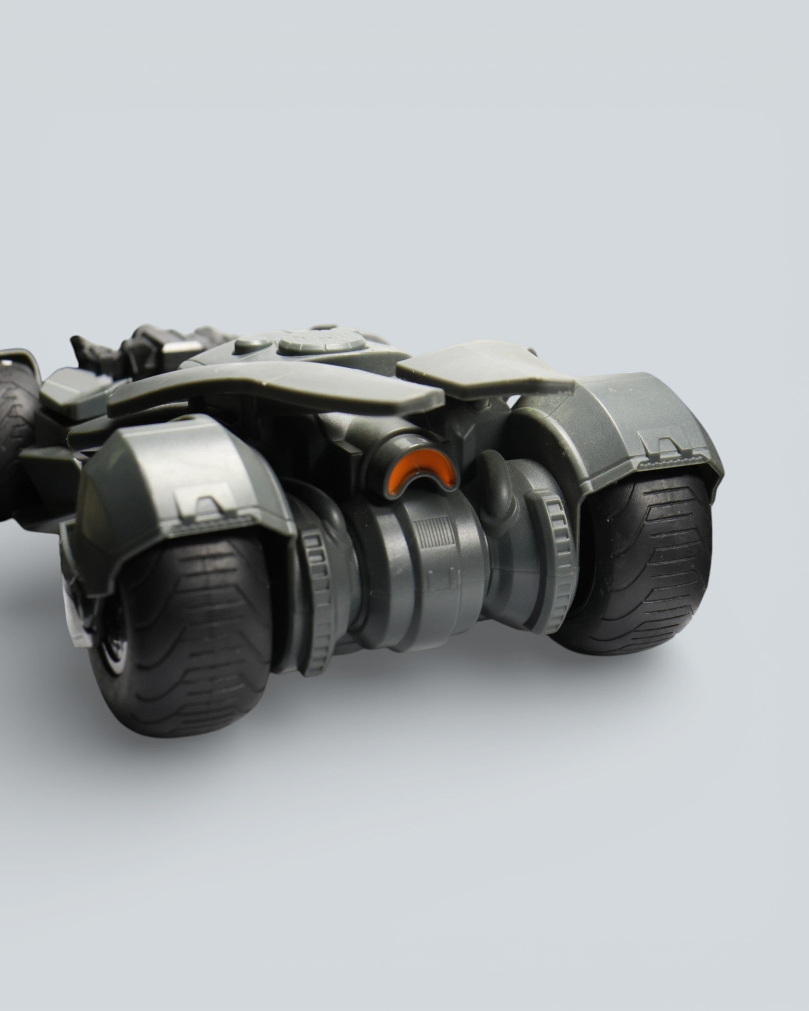 DC Multiverse: Justice League Batmobile (Tactical Edition) Deluxe Vehicle - 26x11 cm