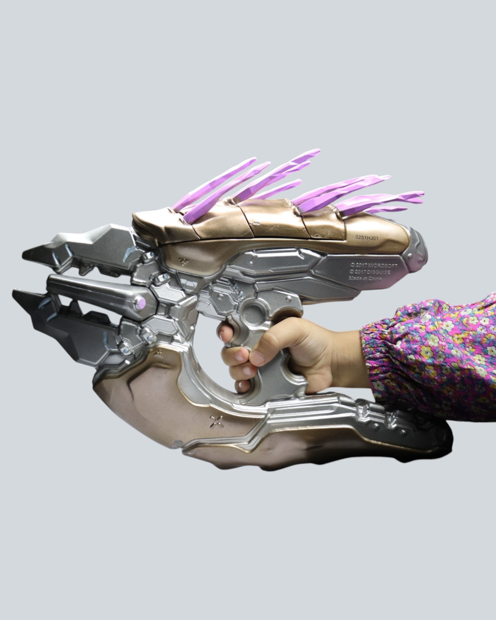 Halo Covenant Needler Blaster Replica – Metallic Gold & Silver Edition