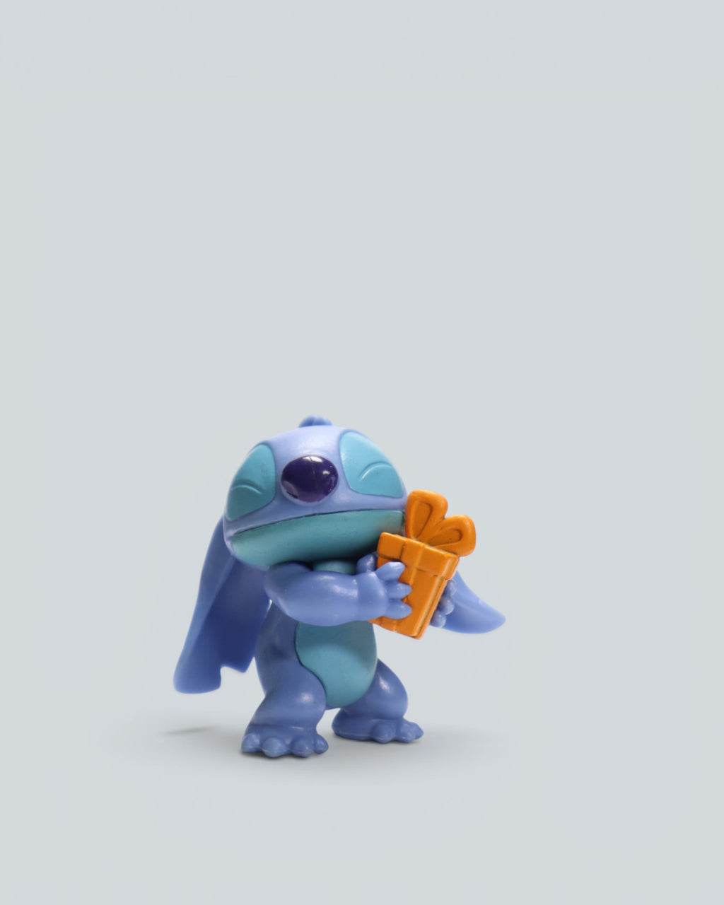 Lilo & Stitch: Stitch with Gift Mini Figure