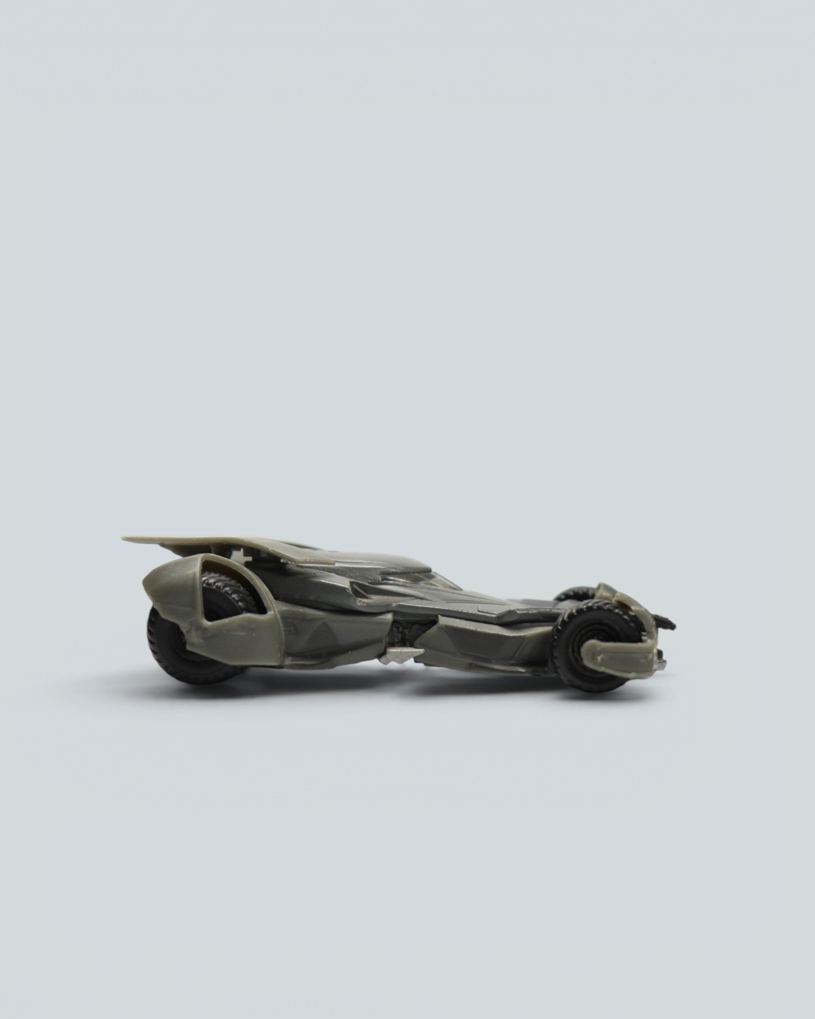 DC Comics: Justice League Batmobile – Tactical Stealth Edition - Hot wheels