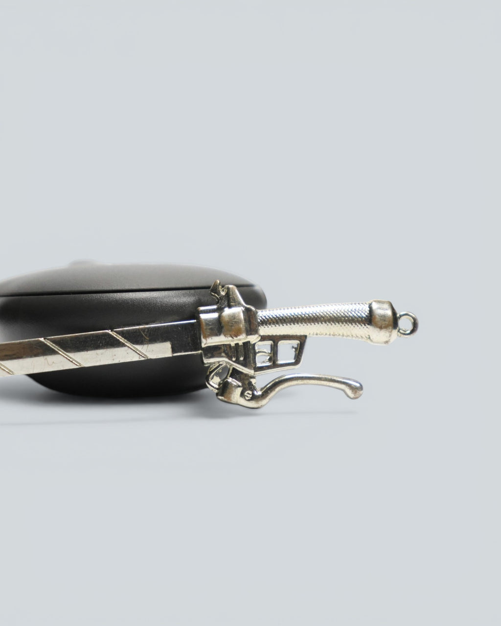 Attack on Titan (Shingeki no Kyojin) - Omni-Directional Mobility Gear Blade Keychain