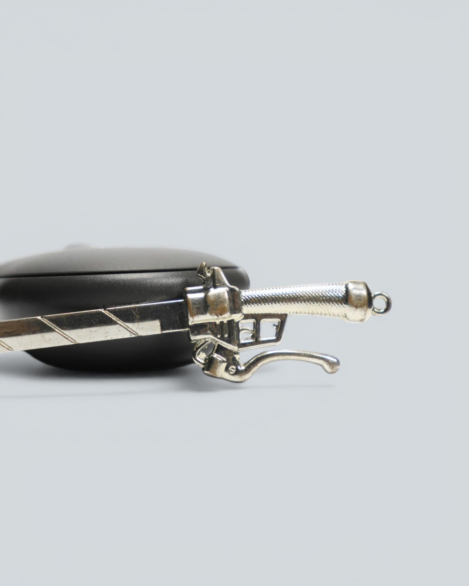Attack on Titan (Shingeki no Kyojin) - Omni-Directional Mobility Gear Blade Keychain