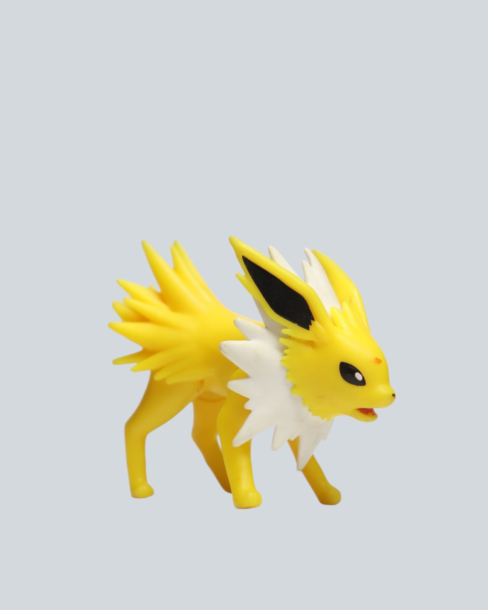 Pokémon: Jolteon Lightning-Quick Collectible Figure
