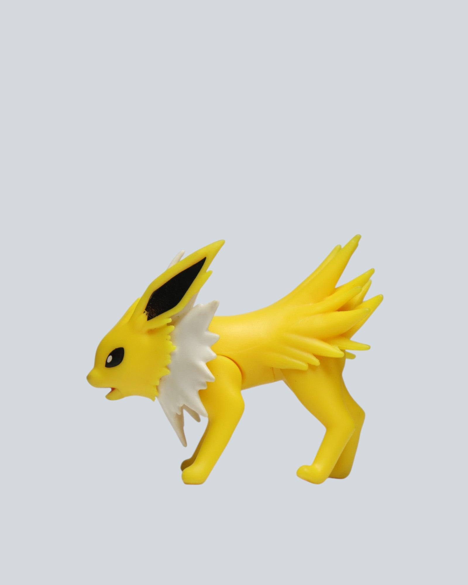 Pokémon: Jolteon Lightning-Quick Collectible Figure