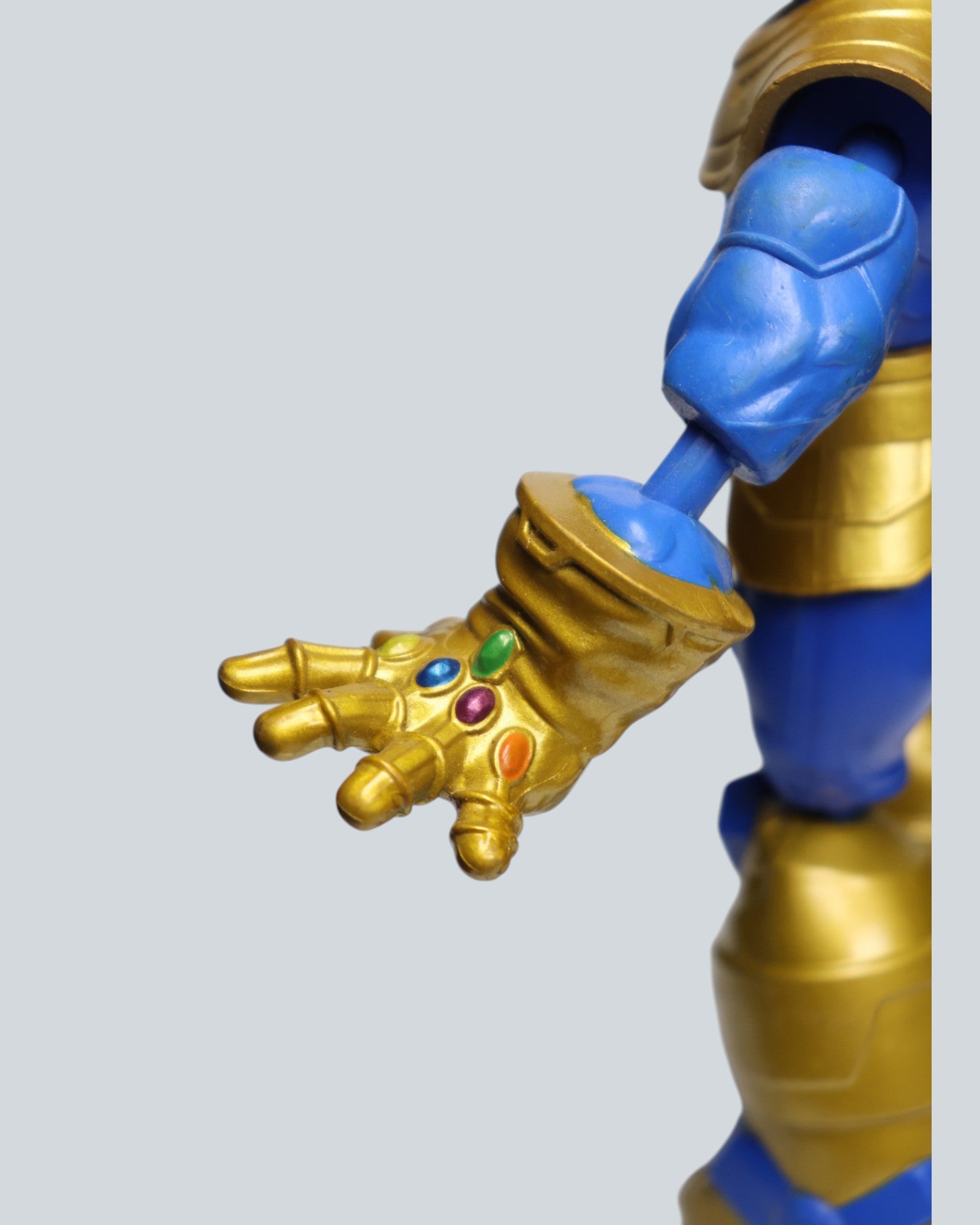 Marvel Avengers Thanos Action Figure with Infinity Gauntlet