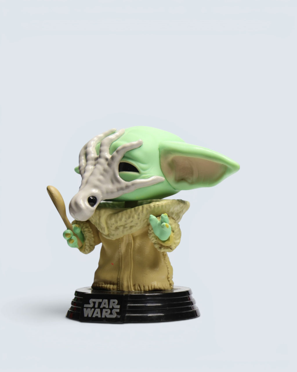 Star Wars: The Mandalorian – Grogu (The Child) with Squid Funko Pop!