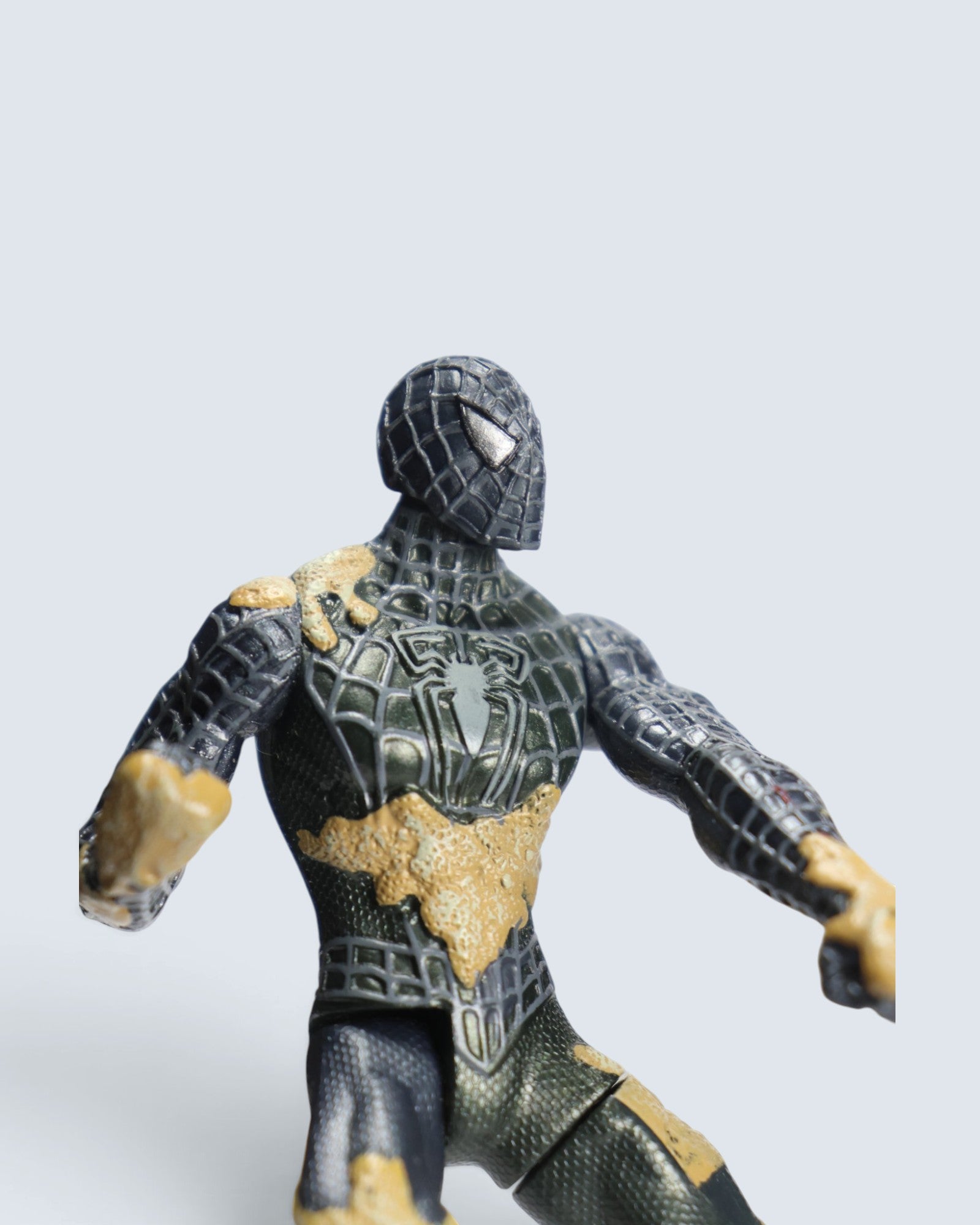 Marvel Spider-Man Black Suit Battle-Damaged Sand Attack Action Figure