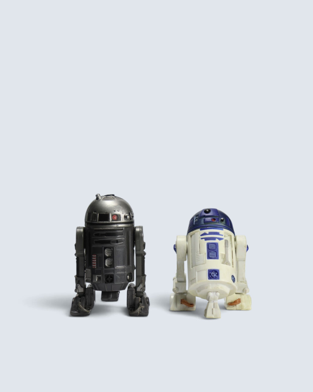 Star Wars Astromech Droid 2-Figure Bundle (R2-D2 & Black/Silver Droid)