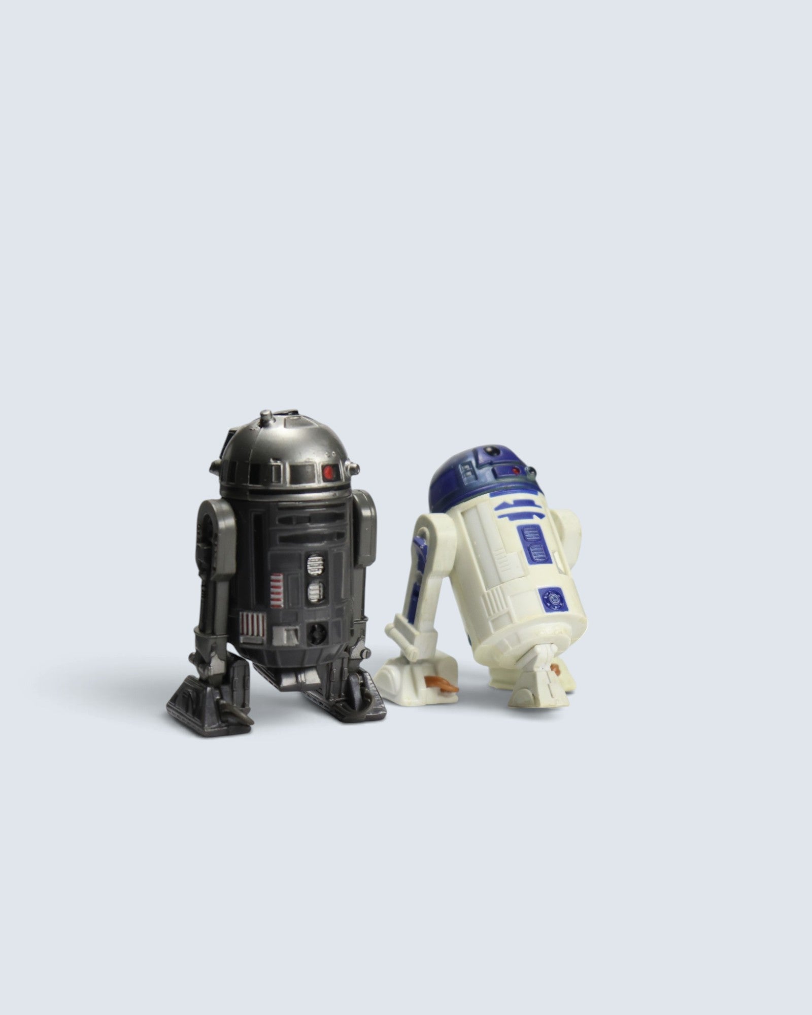 Star Wars Astromech Droid 2-Figure Bundle (R2-D2 & Black/Silver Droid)