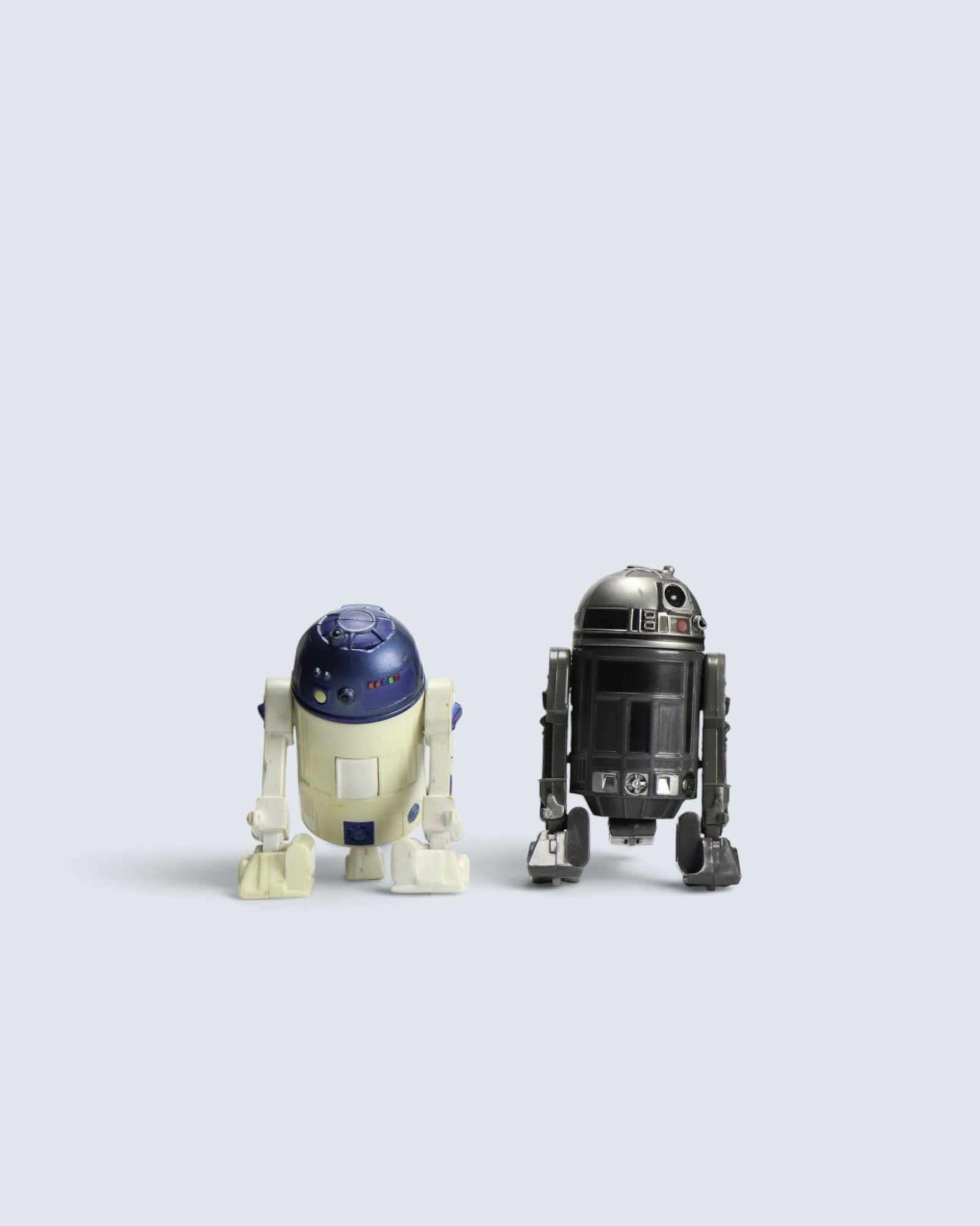 Star Wars Astromech Droid 2-Figure Bundle (R2-D2 & Black/Silver Droid)