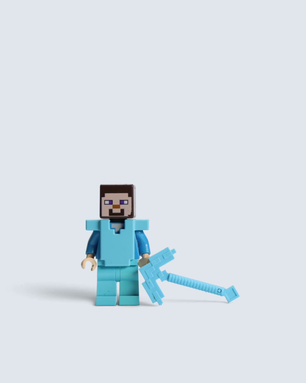 Minecraft Steve in Diamond Armor Minifigure with Diamond Pickaxe