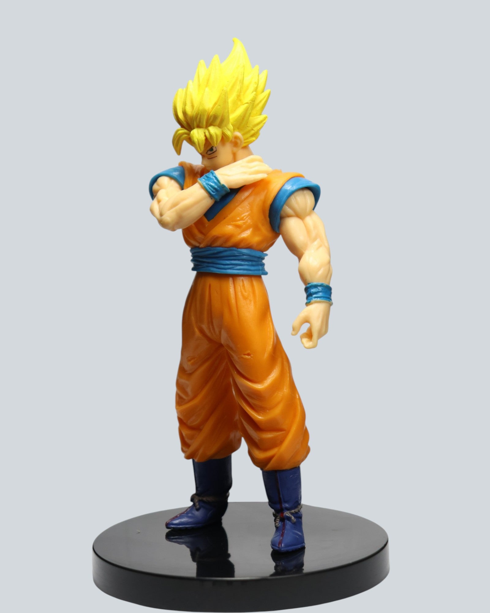 Dragon Ball: Super Saiyan Son Goku - Figure - 7.5 inches.