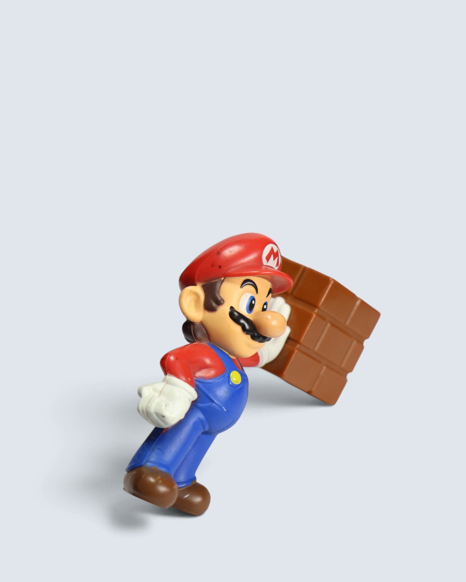 Mario - Mario Pushing Brick Block Toy Figure